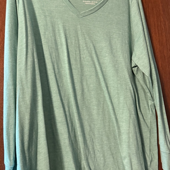 Torrid Long Sleeve Green V-Neck Tee - Picture 1 of 2